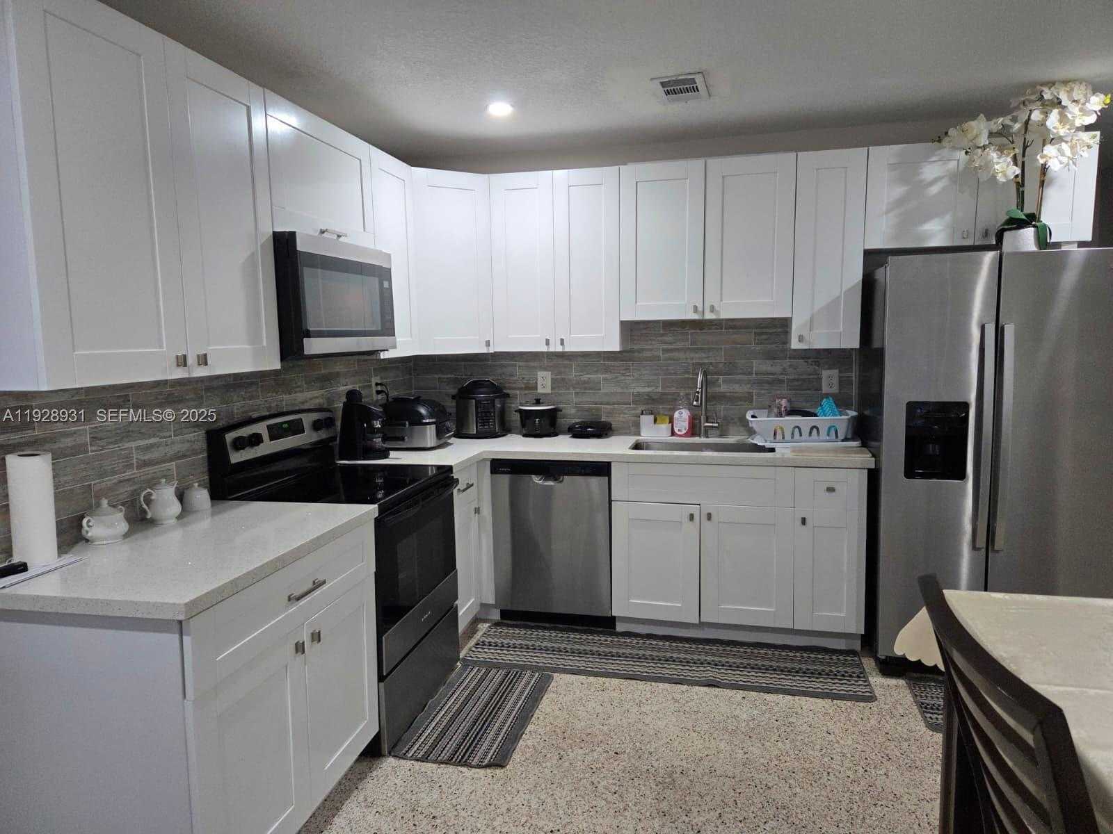 Small Image of 9228 SOUTH WEST 37TH ST #9228, Miami Number 3