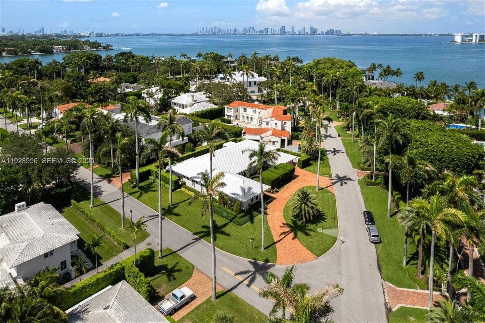 Small Image of 55 LA GORCE CIR, Miami Beach Number 3