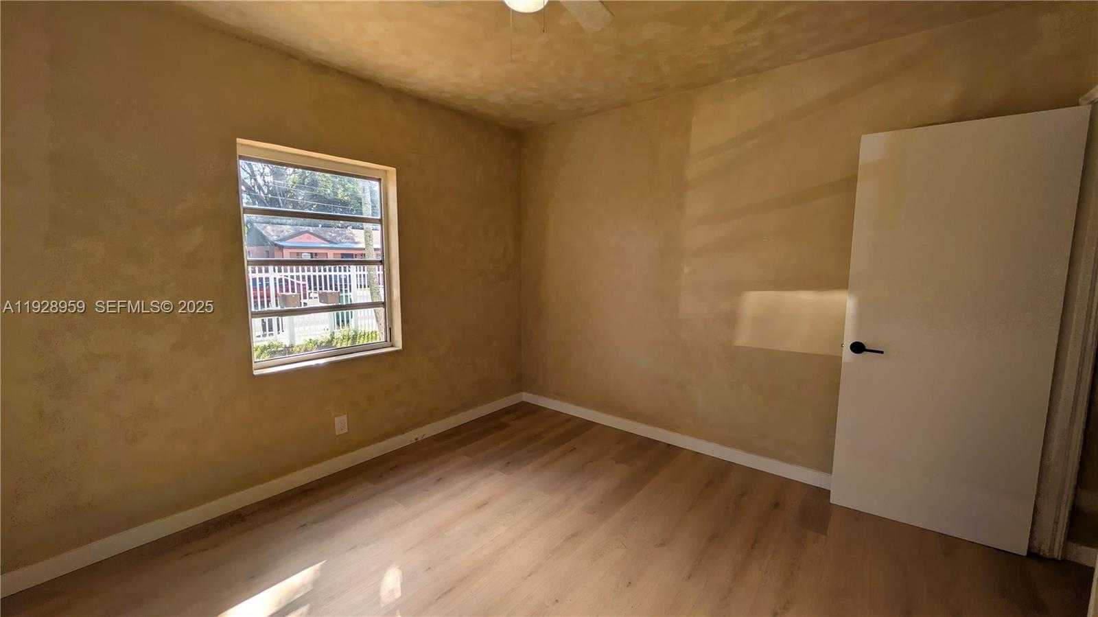 Imagen de Pequeño Objeto