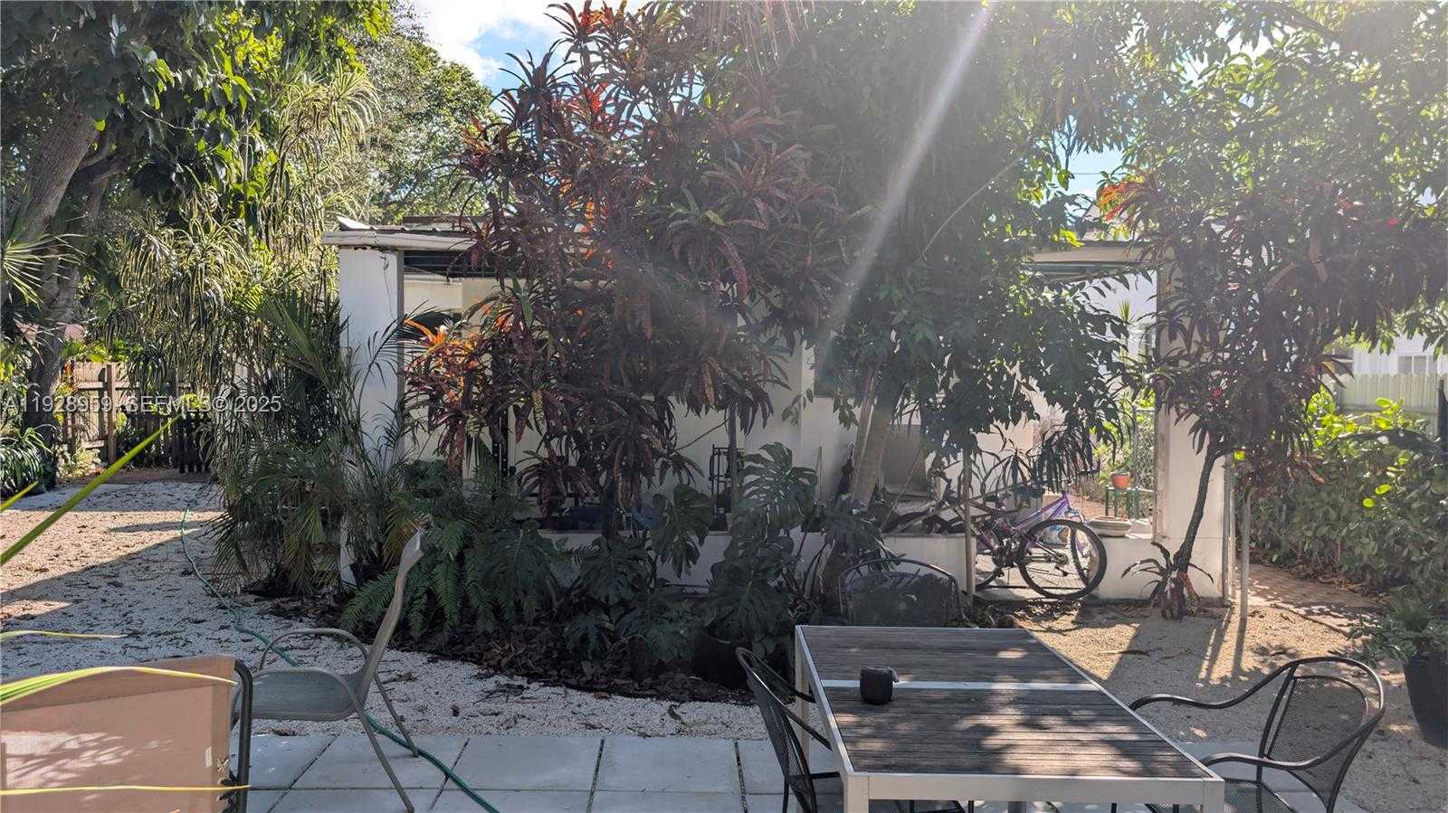 Imagen de Pequeño Objeto