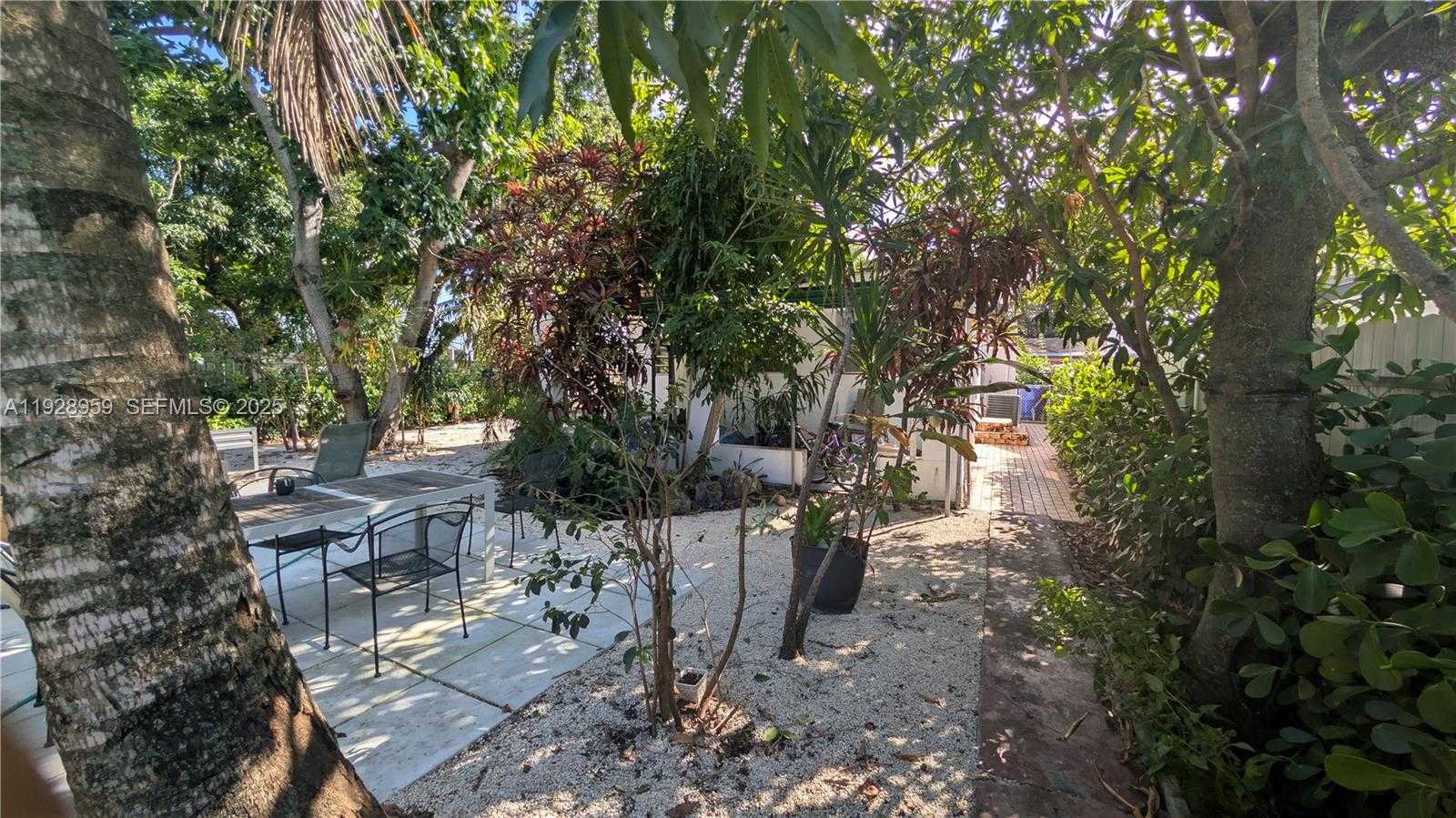 Imagen de Pequeño Objeto