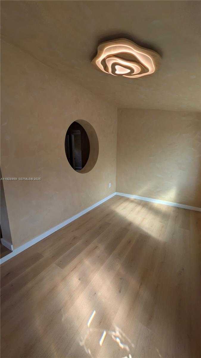 Imagen de Pequeño Objeto