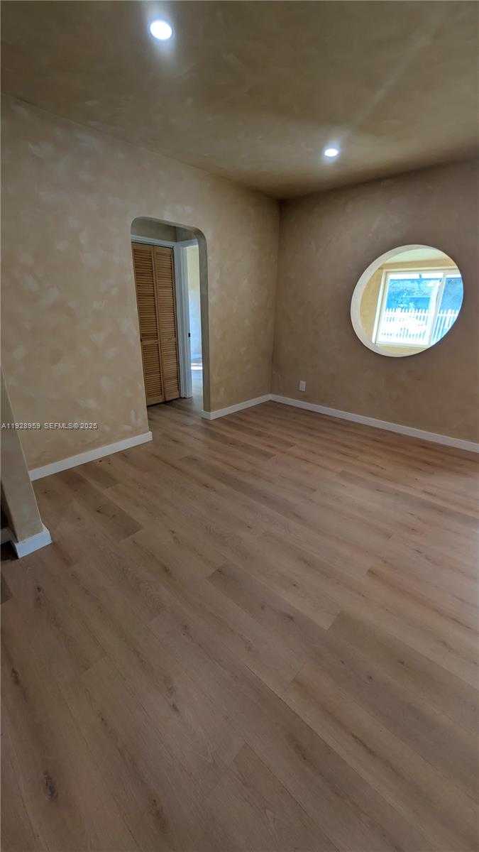 Imagen de Pequeño Objeto