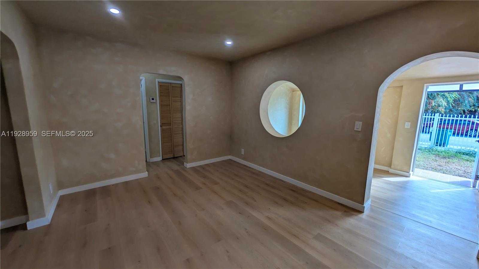 Imagen de Pequeño Objeto