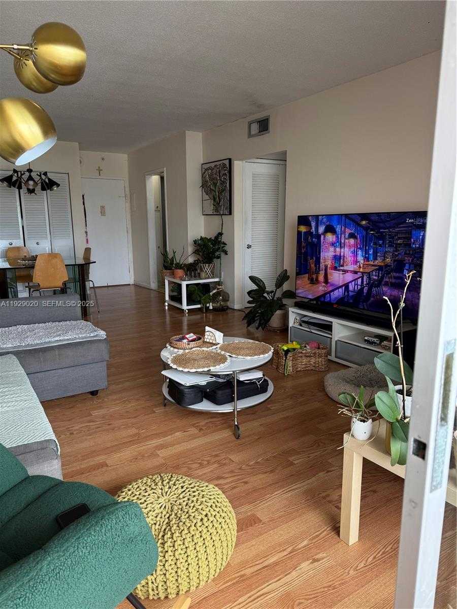 Small Image of 400 KINGS POINT DR #1214, Sunny Isles Beach Number 5