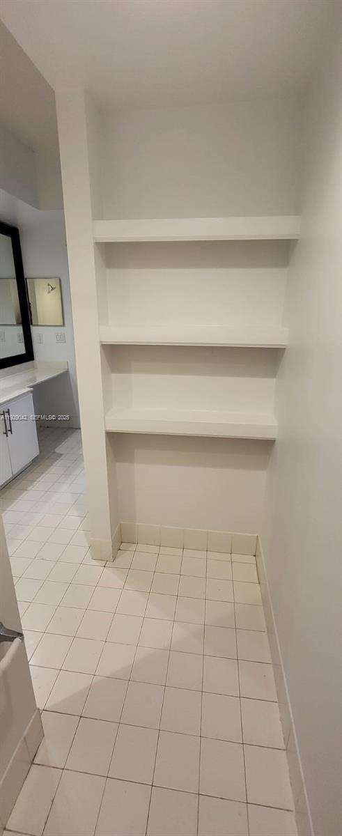 Small Image of Aventura Number 14