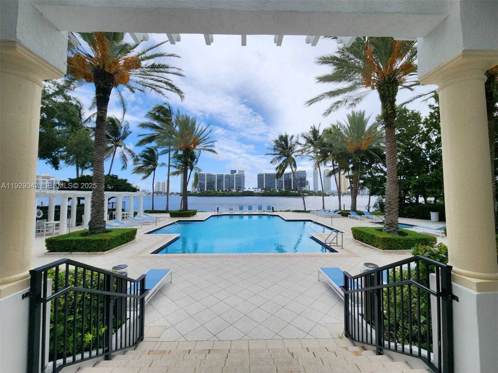 Small Image of Aventura Number 2