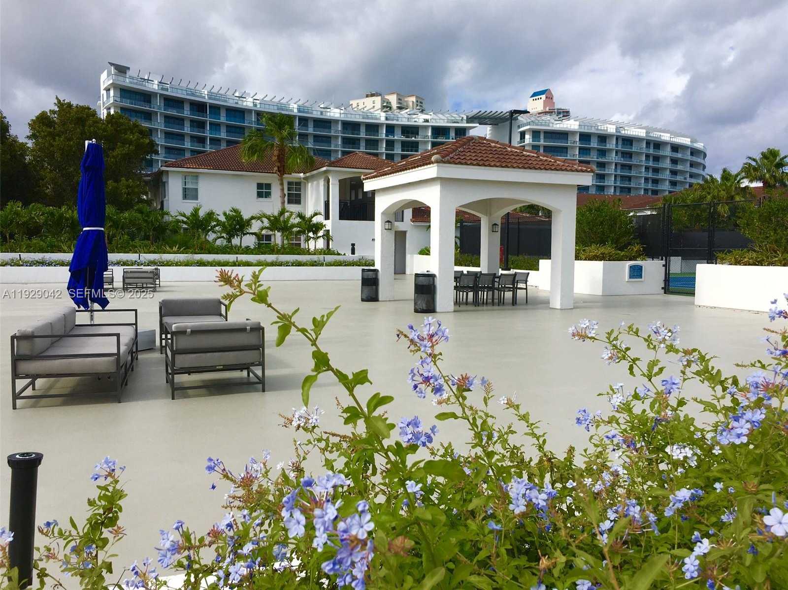 Small Image of Aventura Number 21