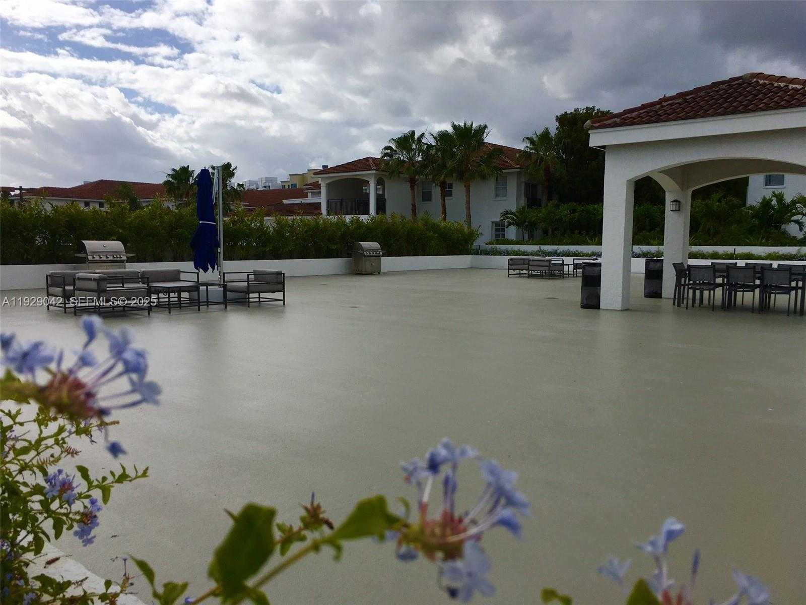 Small Image of Aventura Number 22