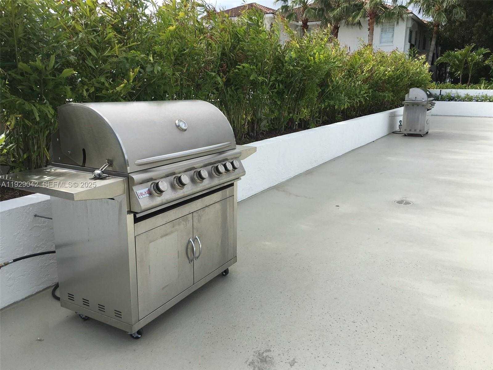 Small Image of Aventura Number 24