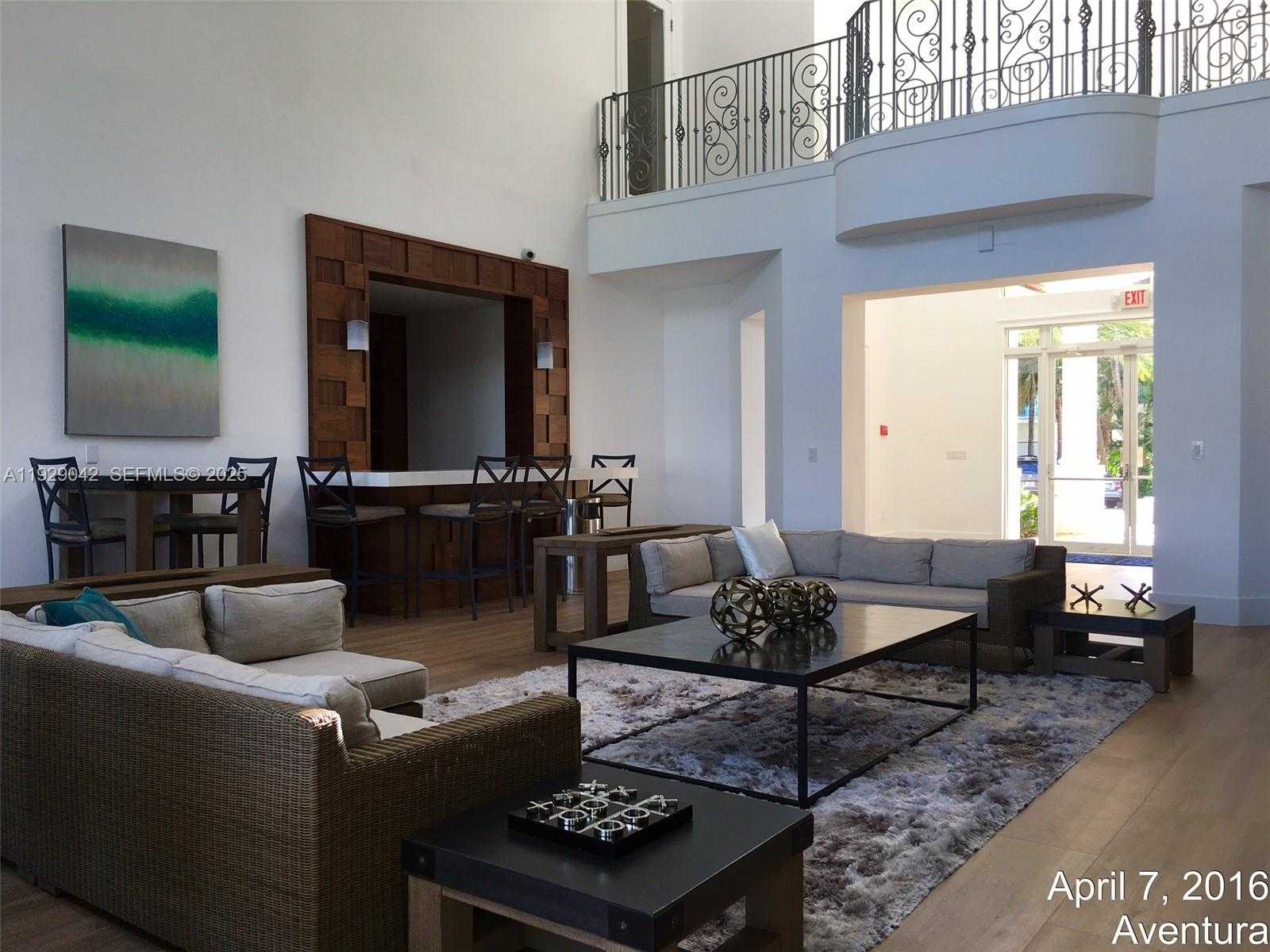 Small Image of Aventura Number 25