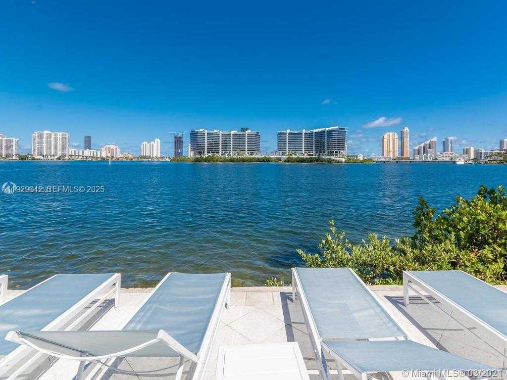 Small Image of Aventura Number 3