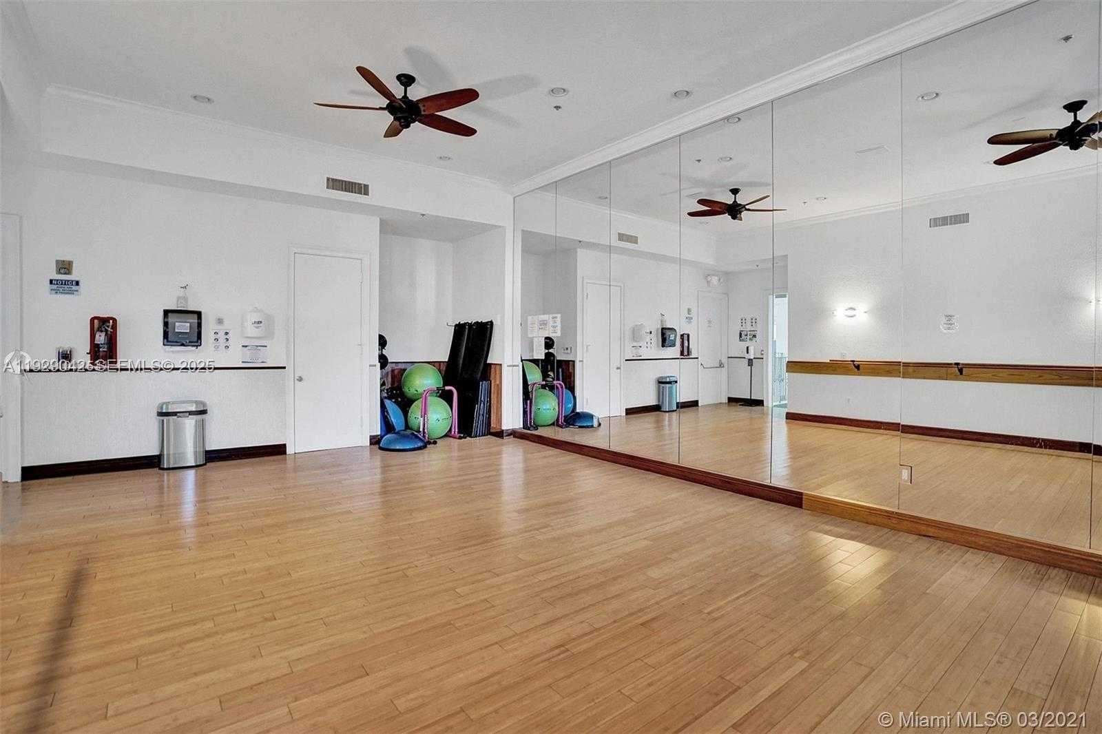 Small Image of Aventura Number 30