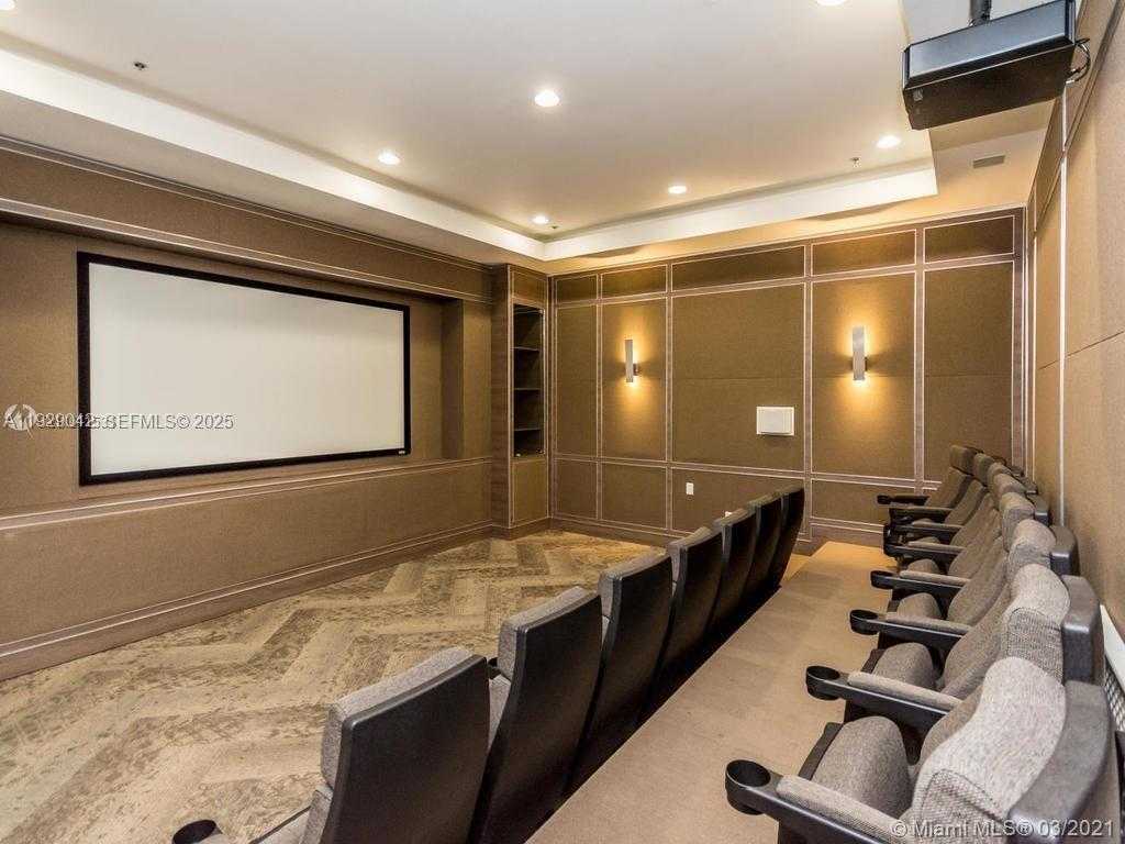 Small Image of Aventura Number 31