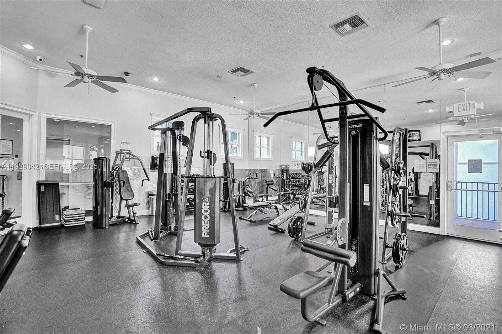 Small Image of Aventura Number 32