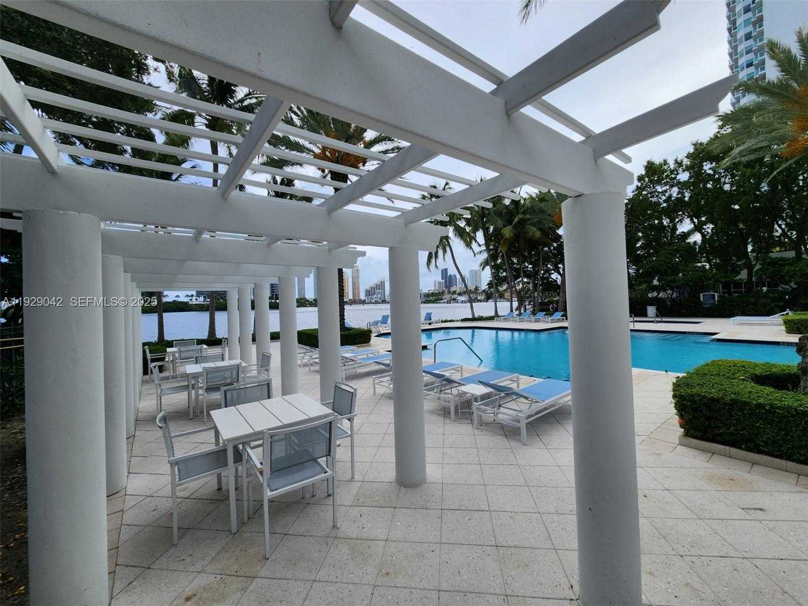 Small Image of Aventura Number 38