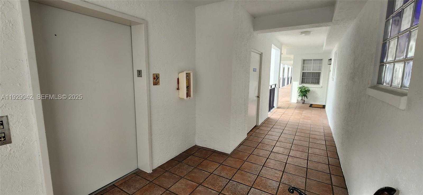 Small Image of Aventura Number 39