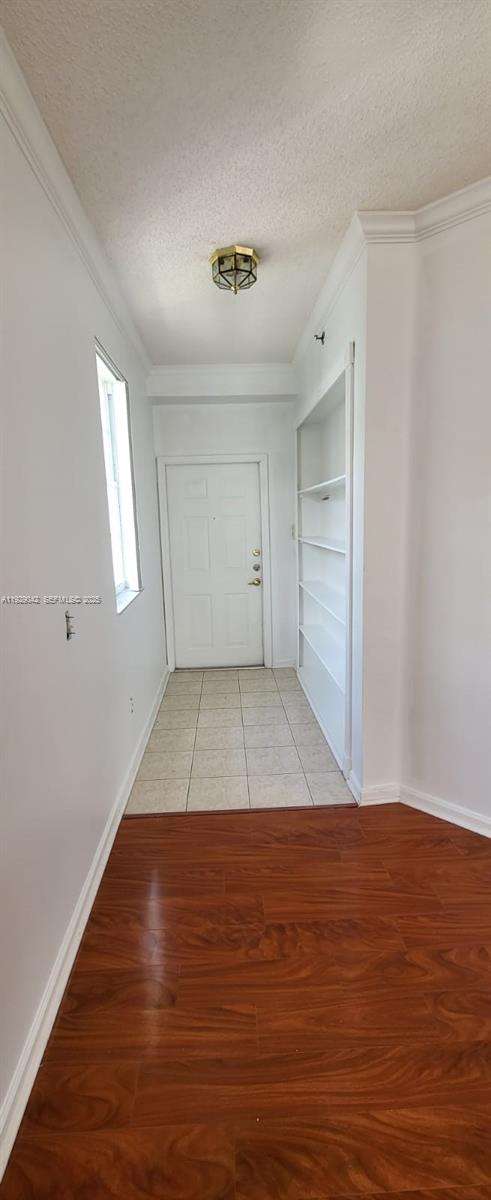 Small Image of Aventura Number 8