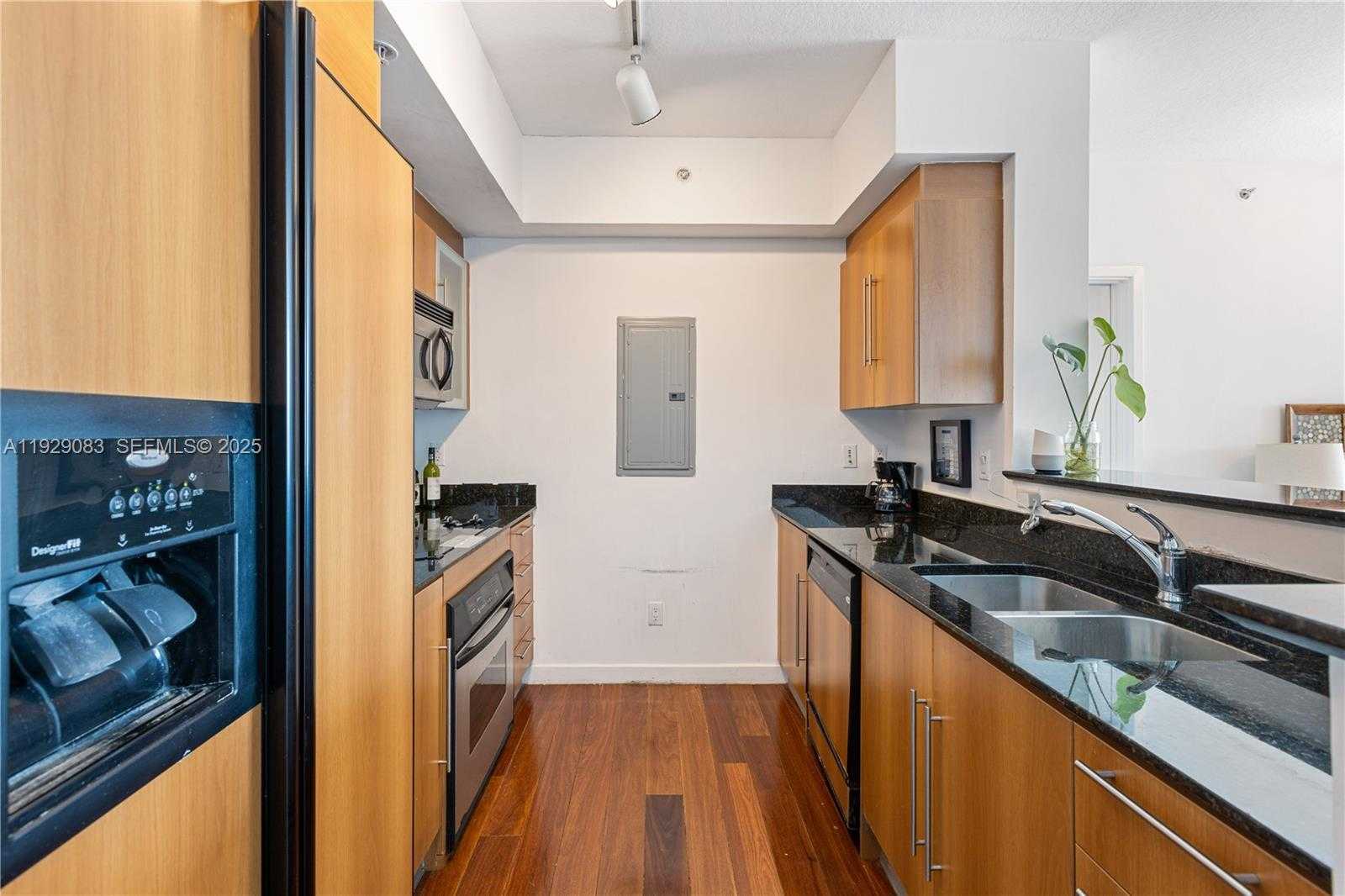 Small Image of 335 Biscayne Blvd, Miami, FL 33132, USA Number 13