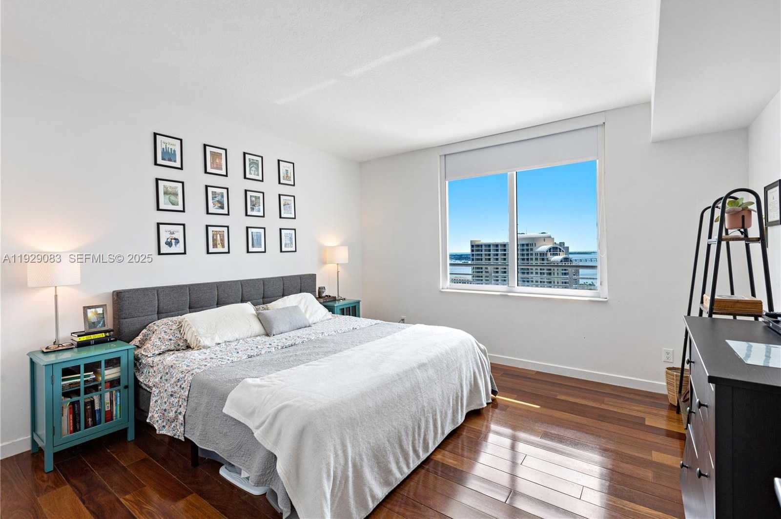 Small Image of 335 Biscayne Blvd, Miami, FL 33132, USA Number 6