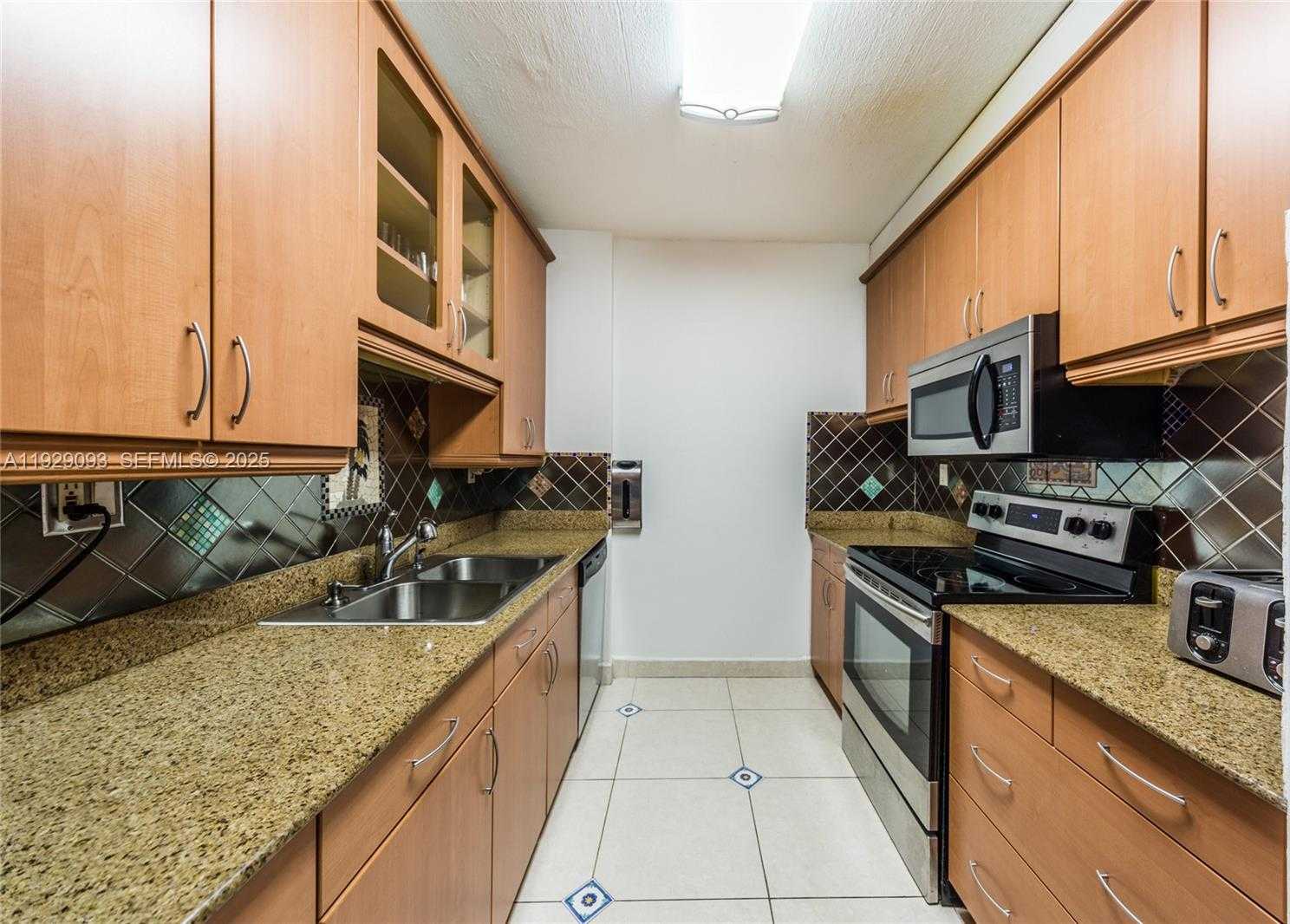 Small Image of 121 CRANDON BL #248, Key Biscayne Number 12