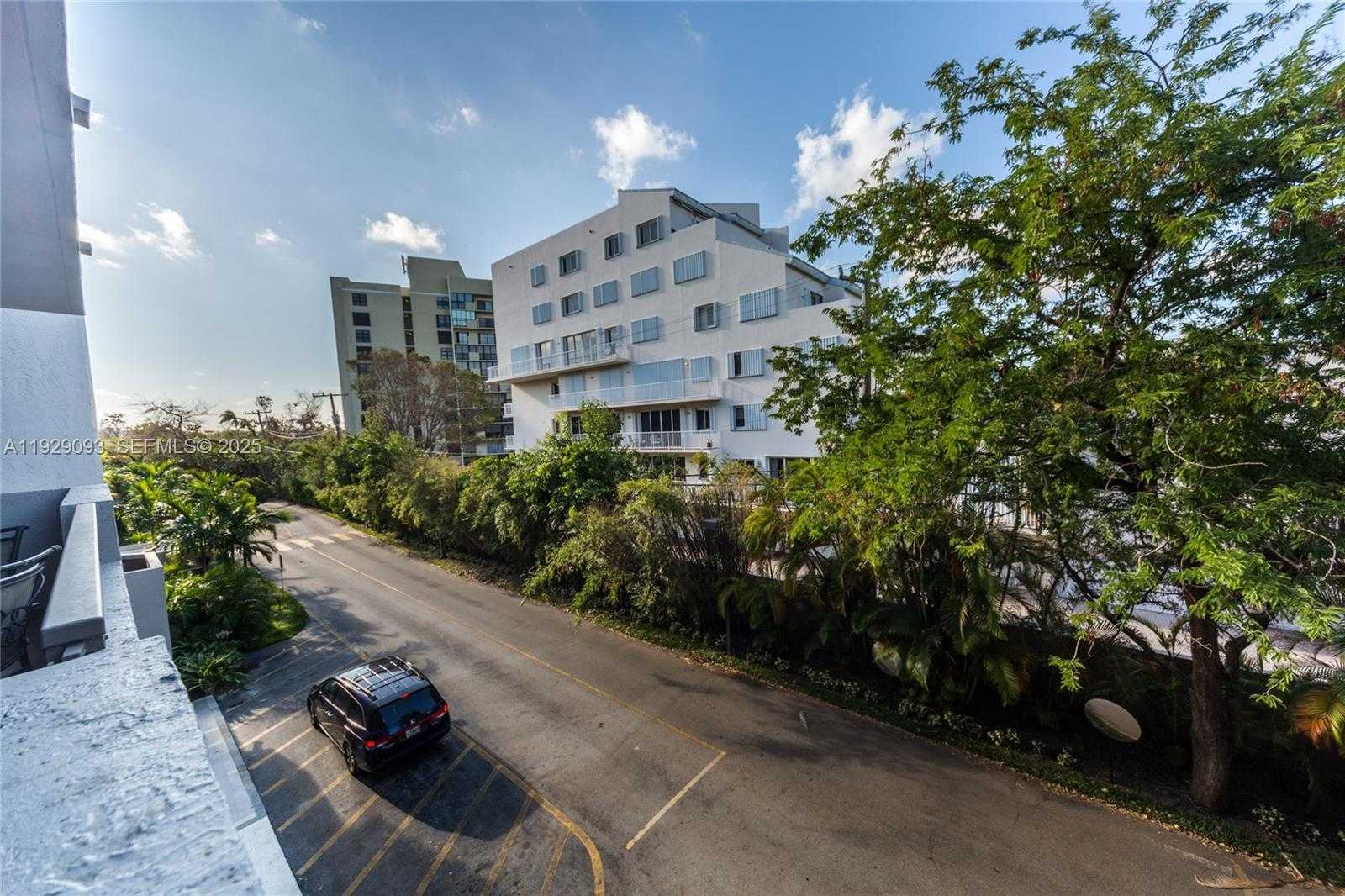 Small Image of 121 CRANDON BL #248, Key Biscayne Number 31