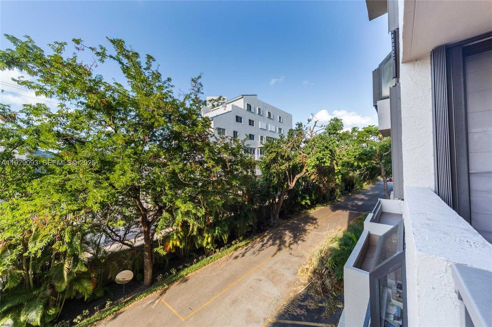 Small Image of 121 CRANDON BL #248, Key Biscayne Number 32