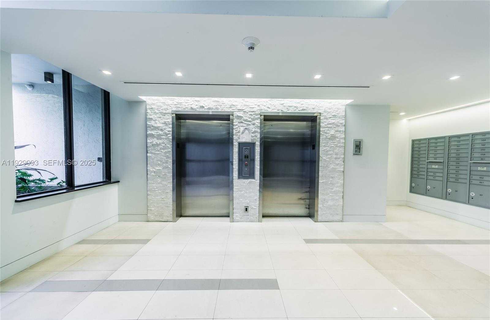 Small Image of 121 CRANDON BL #248, Key Biscayne Number 35