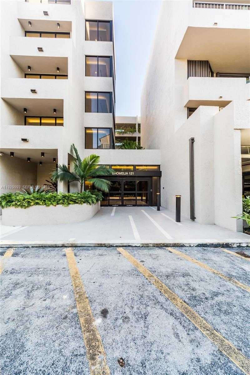 Small Image of 121 CRANDON BL #248, Key Biscayne Number 38