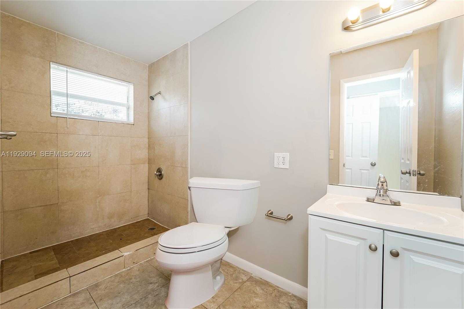 Small Image of 122 ALLEN RD, West Park Number 12