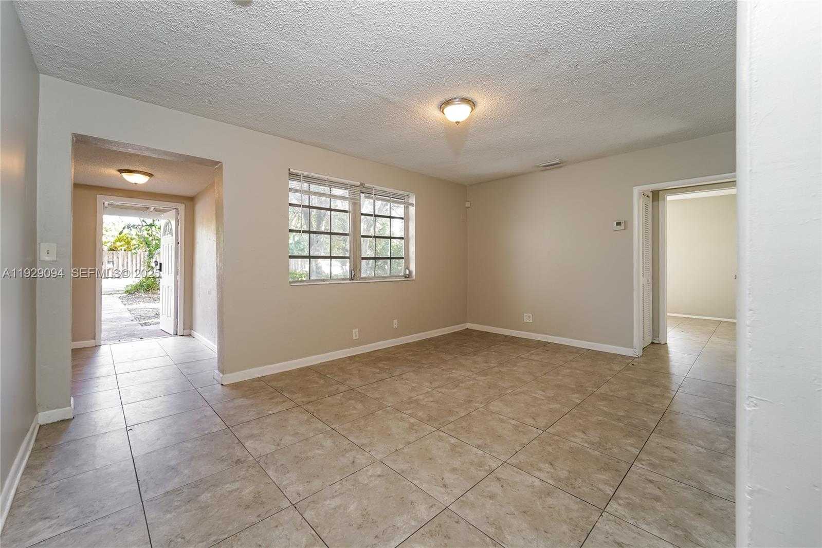 Small Image of 122 ALLEN RD, West Park Number 3