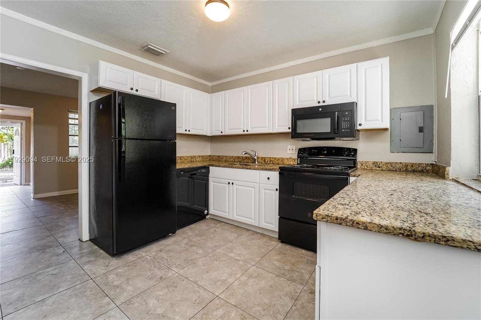 Small Image of 122 ALLEN RD, West Park Number 5