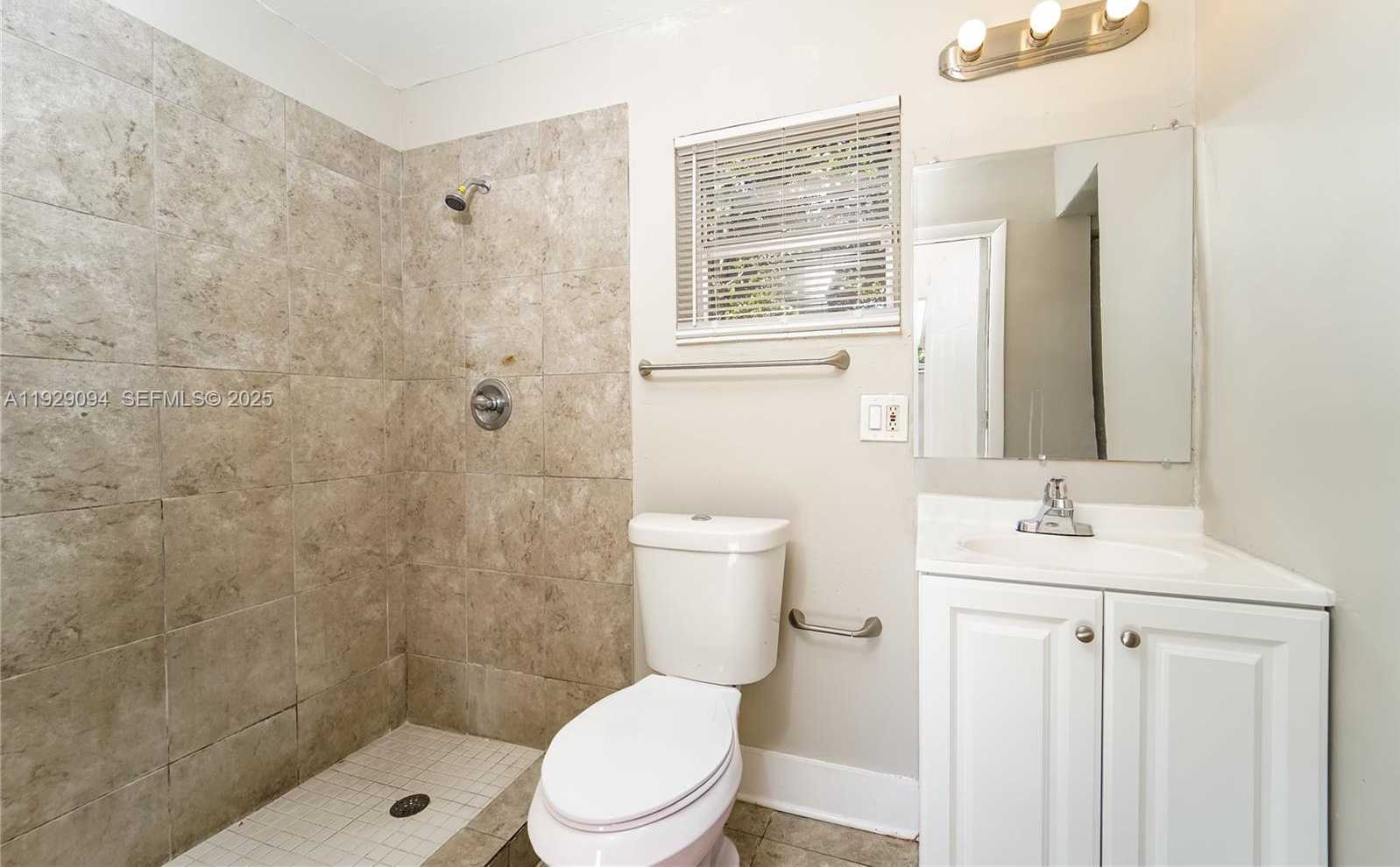 Small Image of 122 ALLEN RD, West Park Number 8