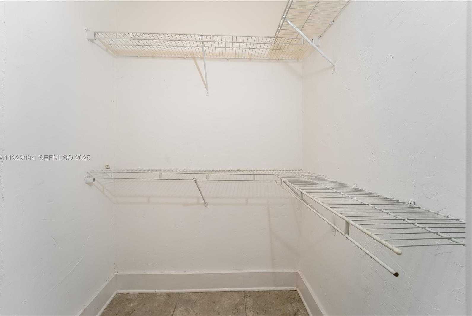 Small Image of 122 ALLEN RD, West Park Number 9