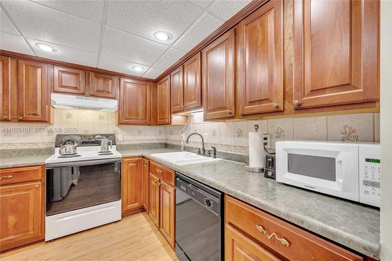 Small Image of 800 WEST AVE #519, Miami Beach Number 7