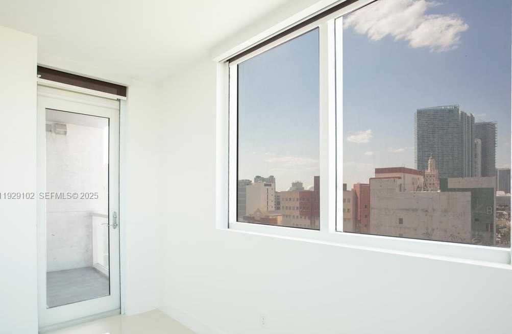 Imagen de Pequeño Objeto