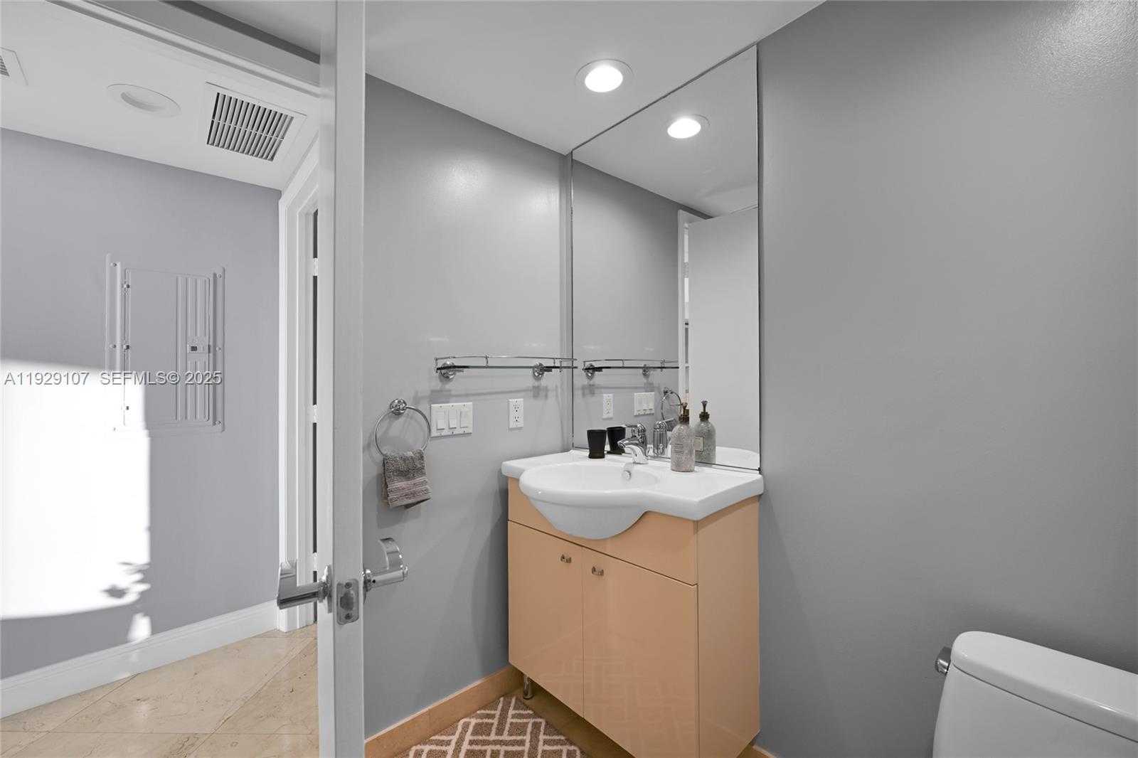 Small Image of 1830 SOUTH OCEAN DR #3706, Hallandale Beach Number 34
