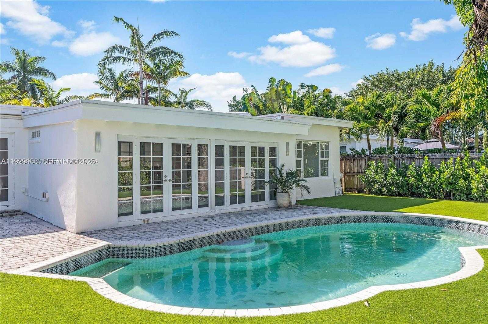 Small Image of 345 FAIRWAY DR, Miami Beach Number 1