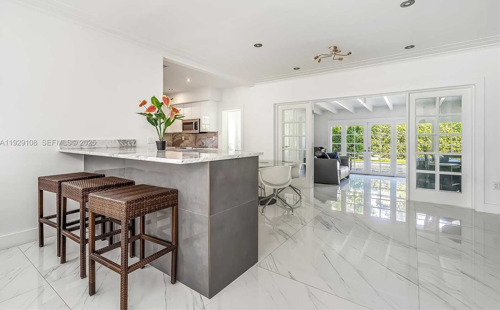 Small Image of 345 FAIRWAY DR, Miami Beach Number 11