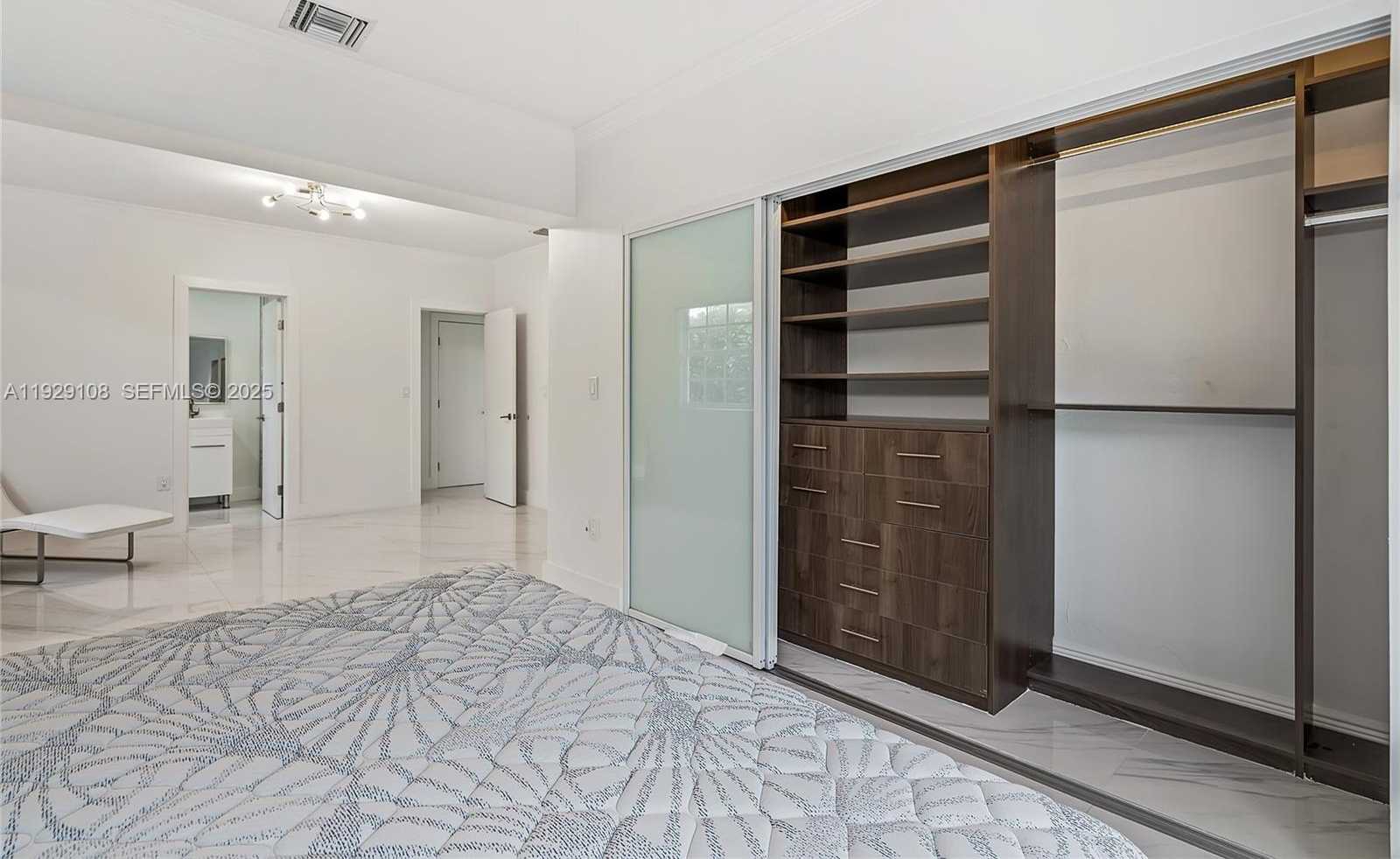 Small Image of 345 FAIRWAY DR, Miami Beach Number 17