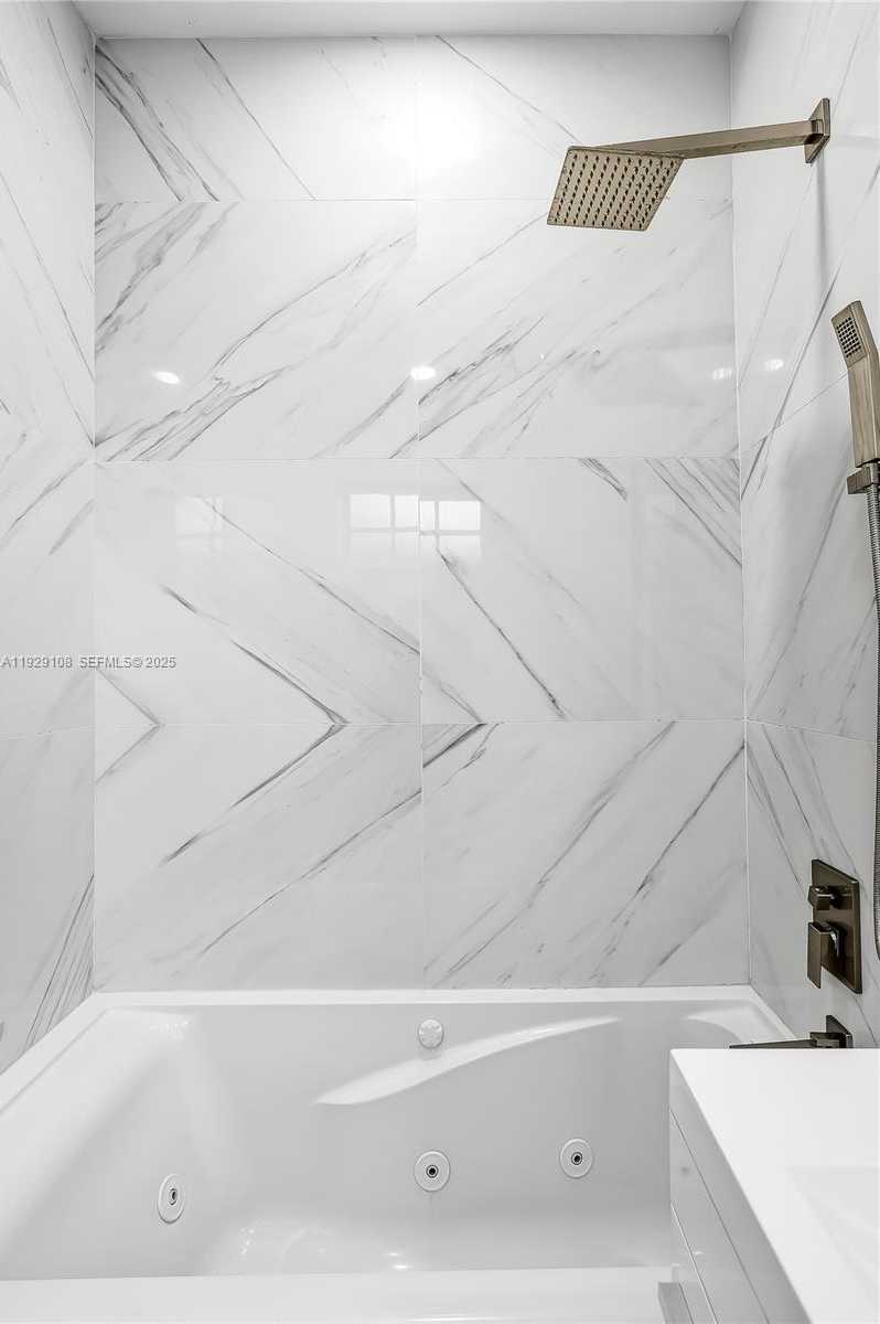 Small Image of 345 FAIRWAY DR, Miami Beach Number 23