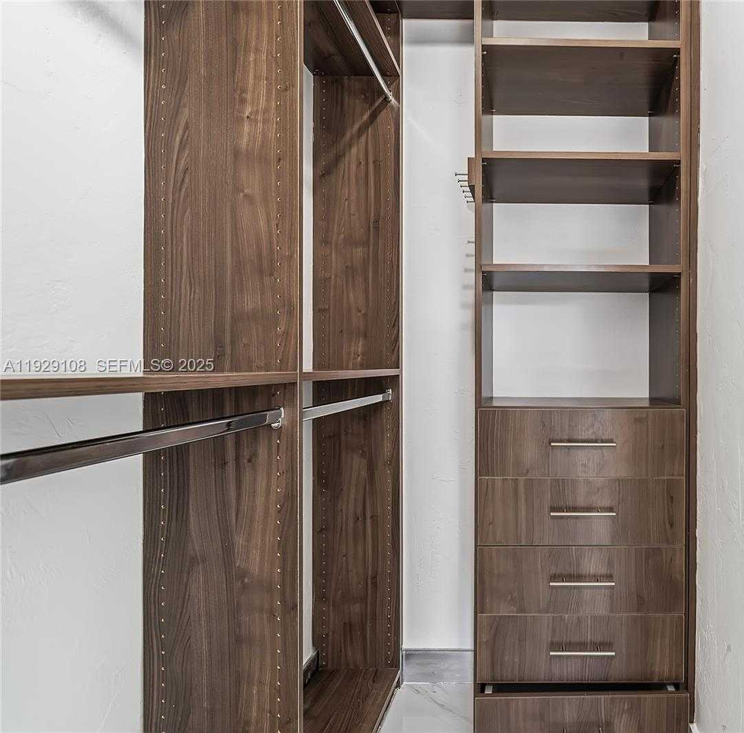 Small Image of 345 FAIRWAY DR, Miami Beach Number 26