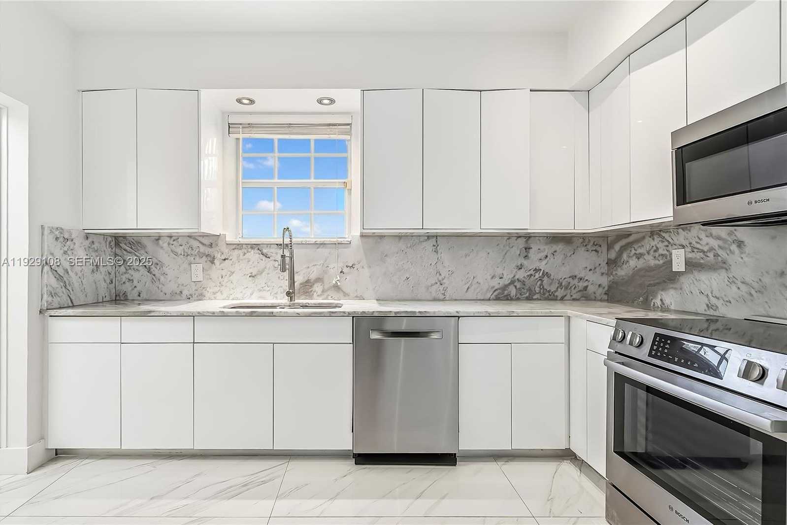 Small Image of 345 FAIRWAY DR, Miami Beach Number 4