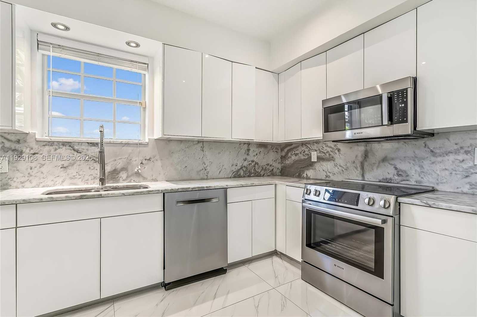 Small Image of 345 FAIRWAY DR, Miami Beach Number 5