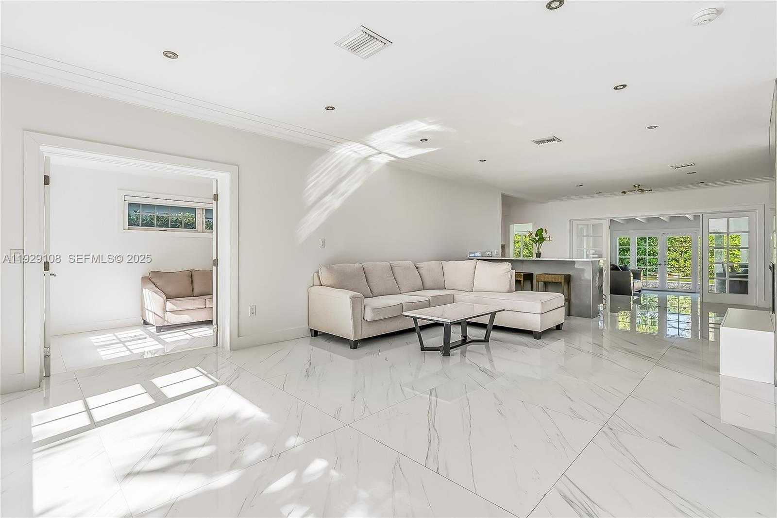 Small Image of 345 FAIRWAY DR, Miami Beach Number 9