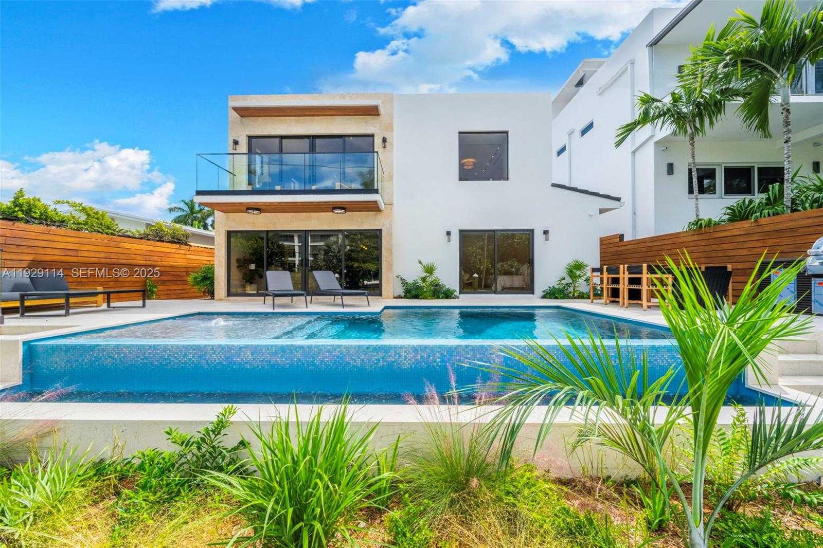 Imagen de Pequeño Objeto