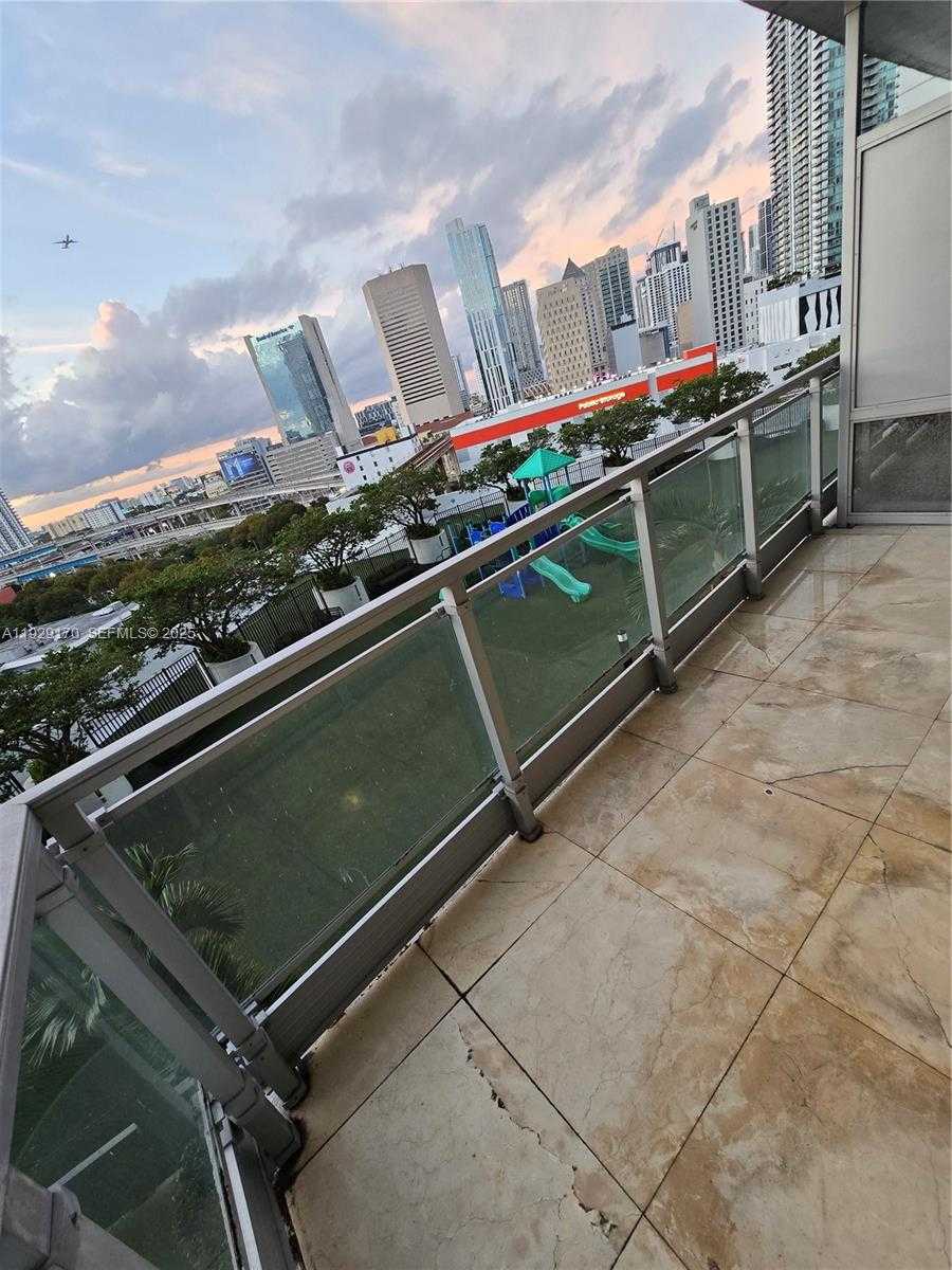 Small Image of 90 SOUTH WEST 3RD ST #1110, Miami Number 23