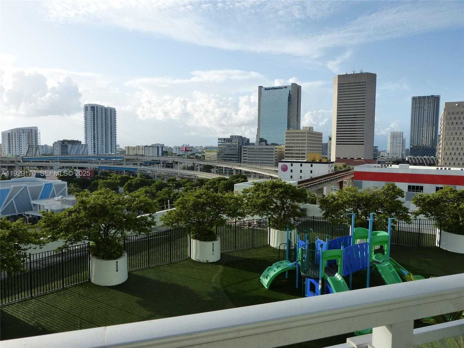 Small Image of 90 SOUTH WEST 3RD ST #1110, Miami Number 25