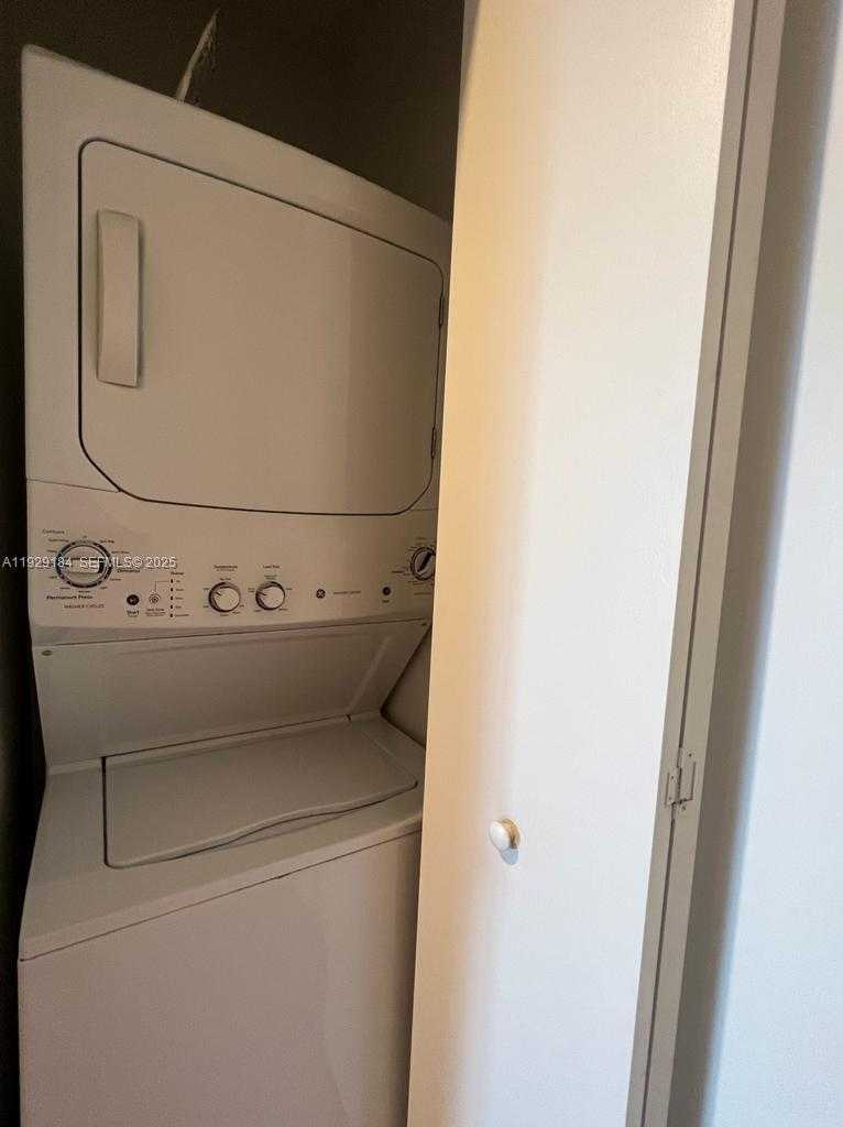 Small Image of 55 SOUTH WEST 9TH ST #4205, Miami Number 15