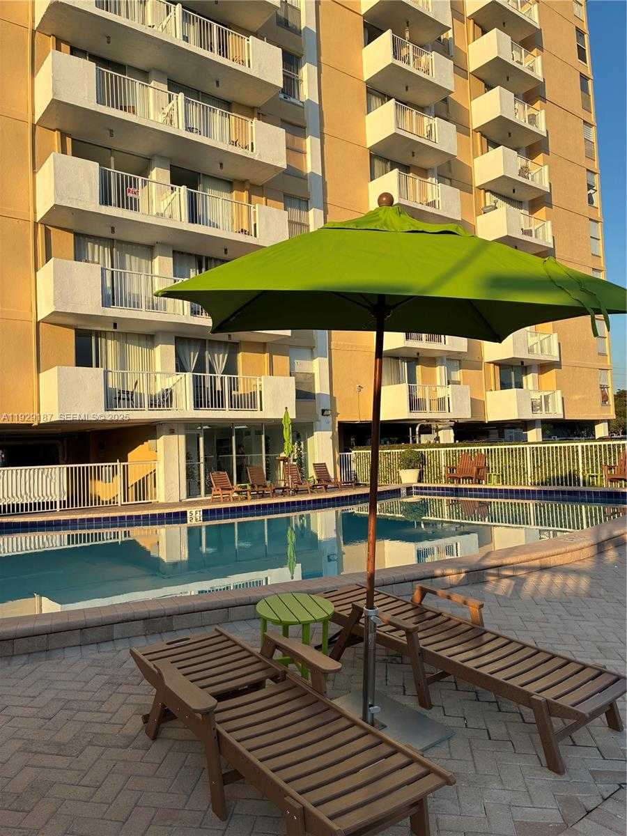 Small Image of 2000 NORTH EAST 135TH ST #710, North Miami Number 17